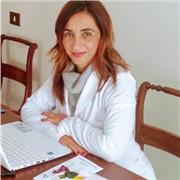 Docente di Scienze biologiche impartisce lezioni di: 1) matematica e biologia per gli studenti delle scuole medie; 2) scienze per gli studenti delle superiori